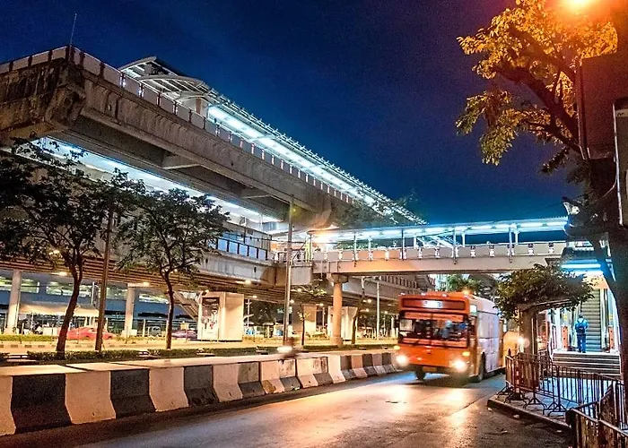 The Lux Ladprao 10